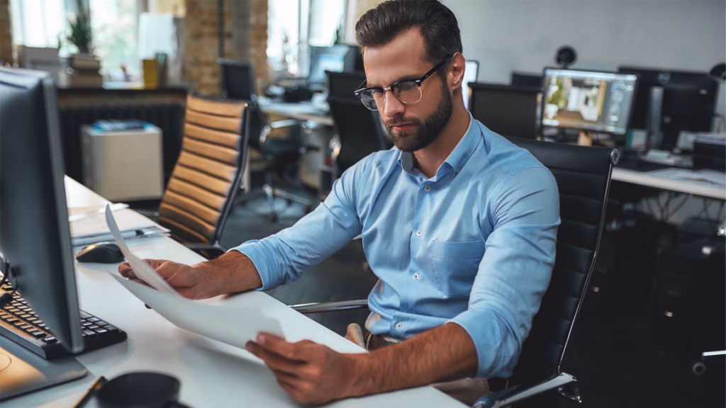 Male wearing Hoya iD Space progressive computer lens.